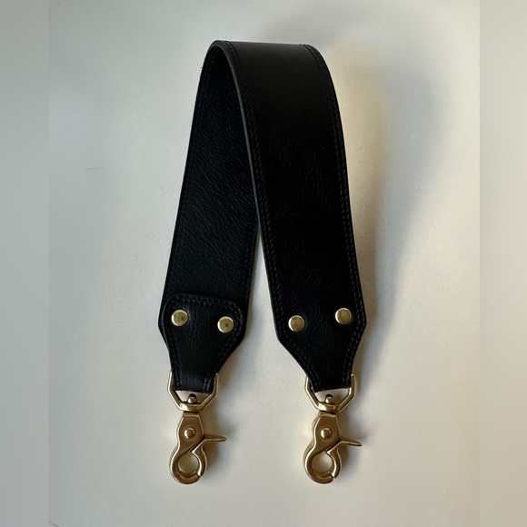 Clare V. Moyen Messenger - Picture 6 of 10